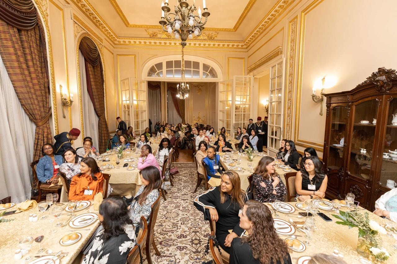 The dinner hall full of guests.