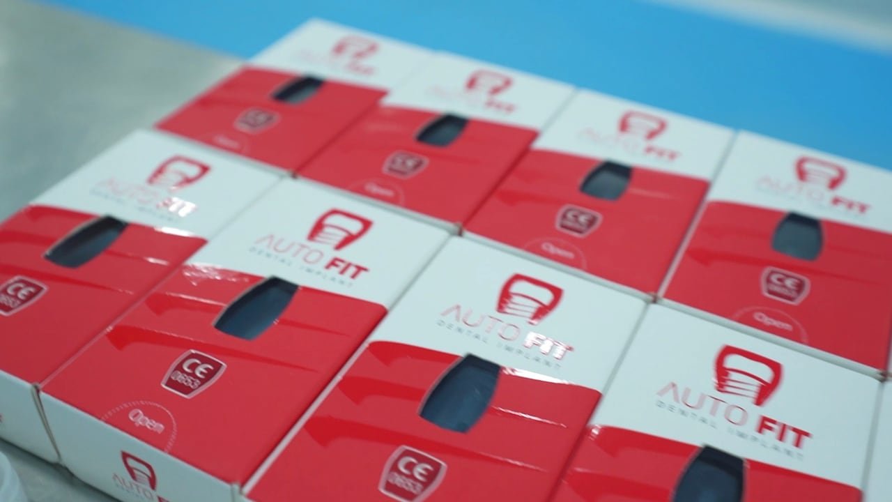 علب زرعات Autofit مرصوصة.