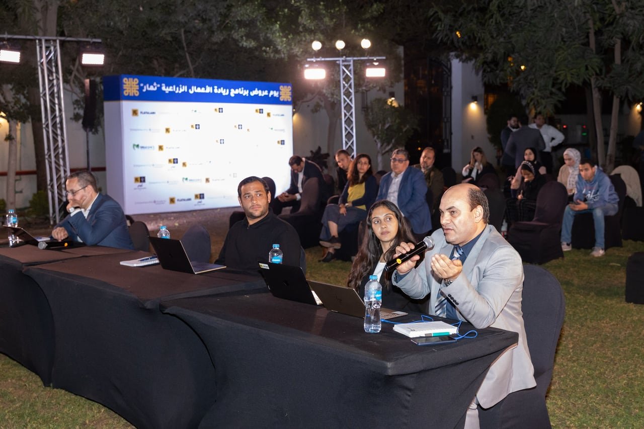 The jury at their laptops following a pitch.