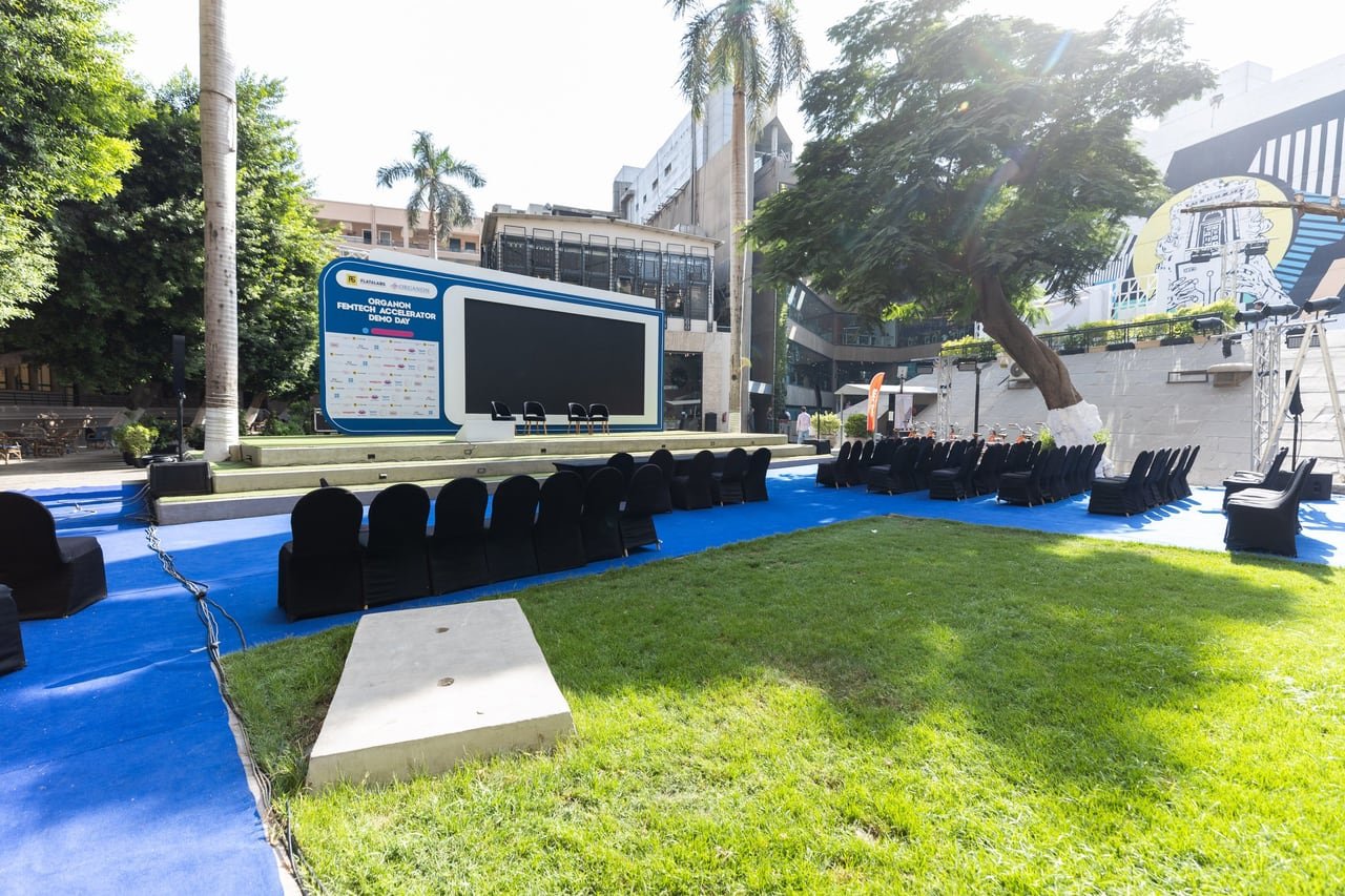 The stage, seating and blue carpet in the courtyard before guests arrived.