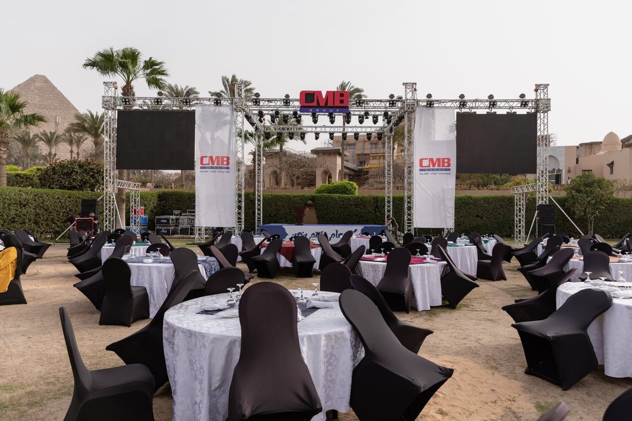 The stage on its truss between two screens, with the tables in front.