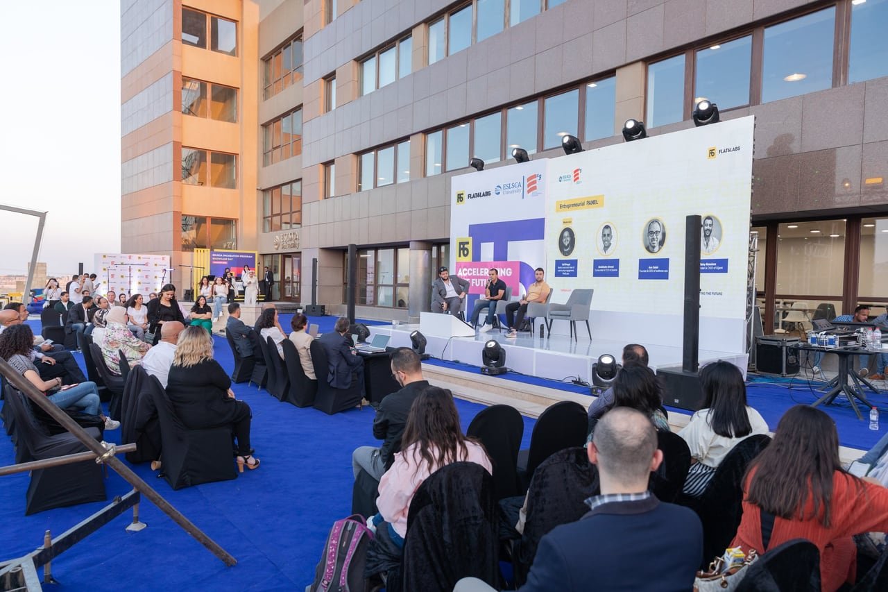 The audience on the blue carpet following the stage.